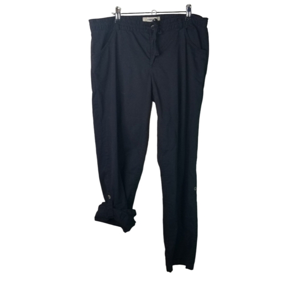 crazy shirts Other - Crazy Shirts convertible roll up pants